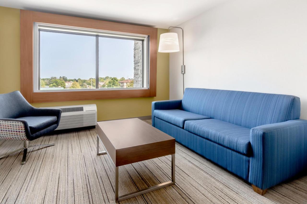 Holiday Inn Express & Suites - Milwaukee West Allis By Ihg Exterior foto