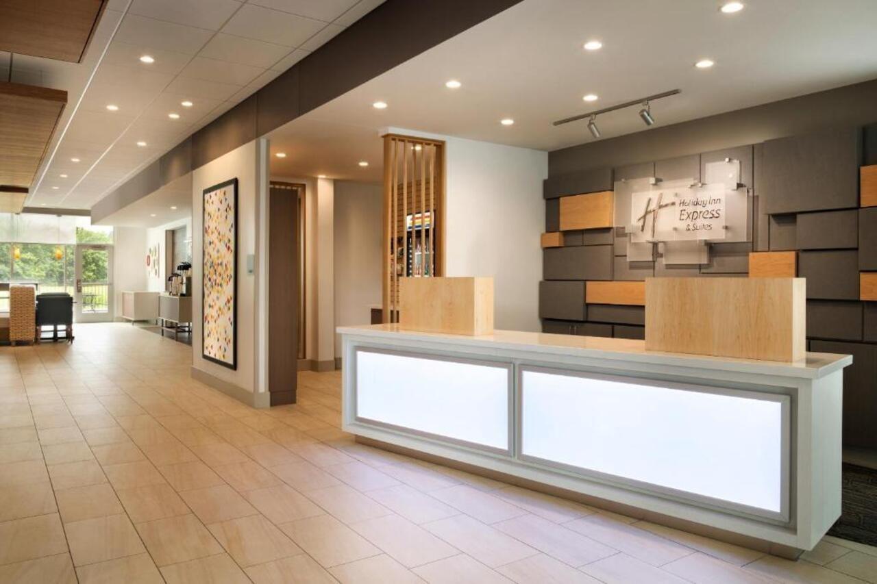 Holiday Inn Express & Suites - Milwaukee West Allis By Ihg Exterior foto